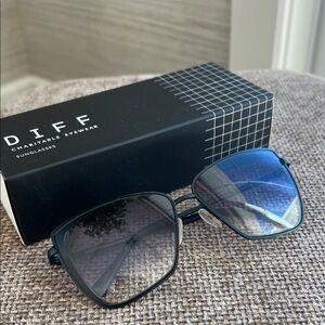 DIFF Grace Black Sunglasses